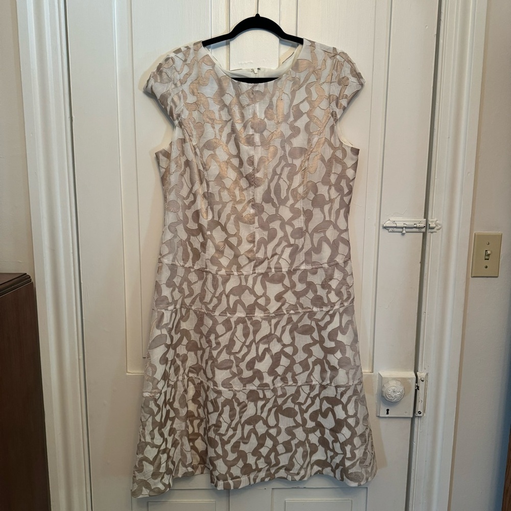 ✨anne klein gold & tan patterned midi cap sleeve dress✨
